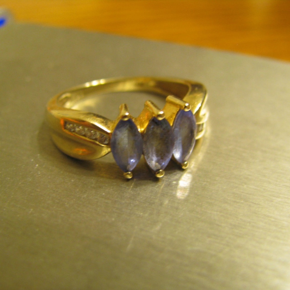BEAUTIFUL Solid 14k Yellow Gold Tanzanite  Diamond - Picture 4 of 7